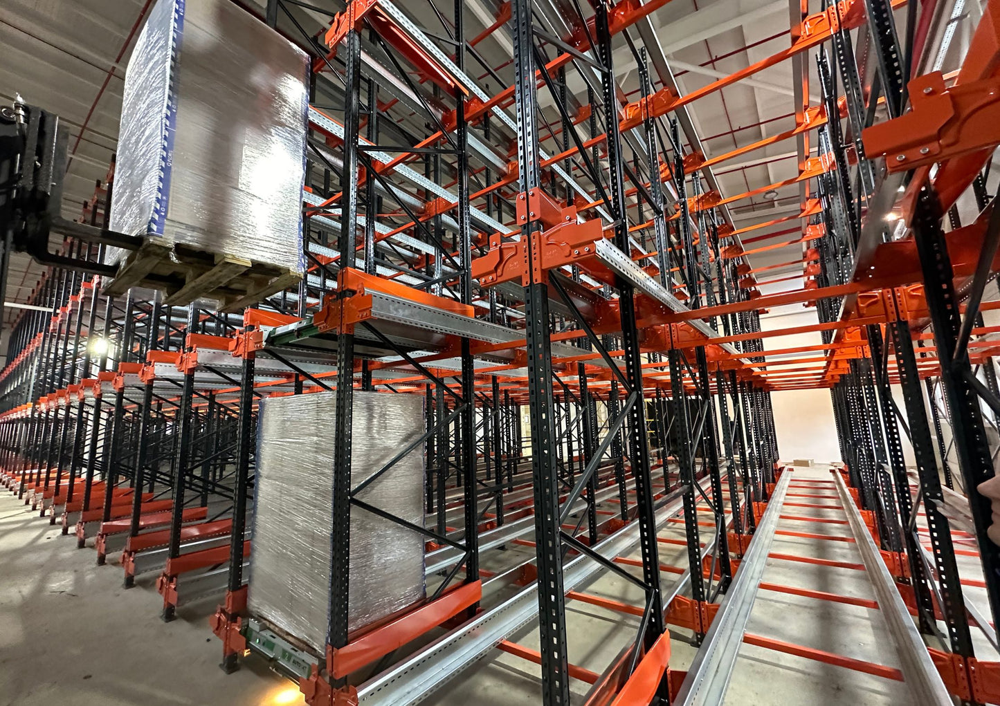 Sistem AutoSat Shuttle pentru rafturi