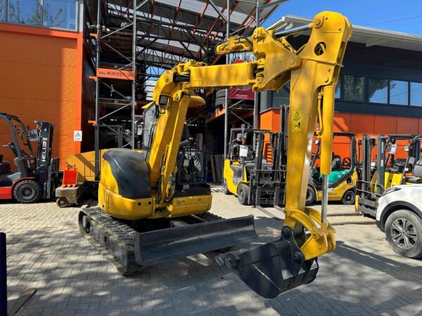 Excavator Komatsu PC38UU-5